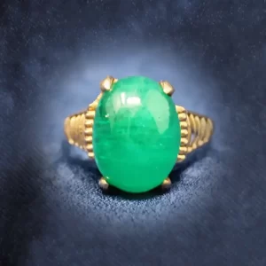 Vintage Ring: Cabochon Green Dyed Quartz