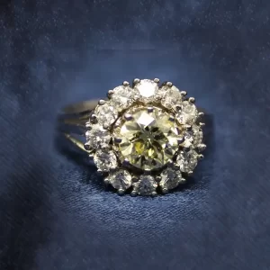 brilliant cut round center diamond surround by a halo of 12 round diamonds